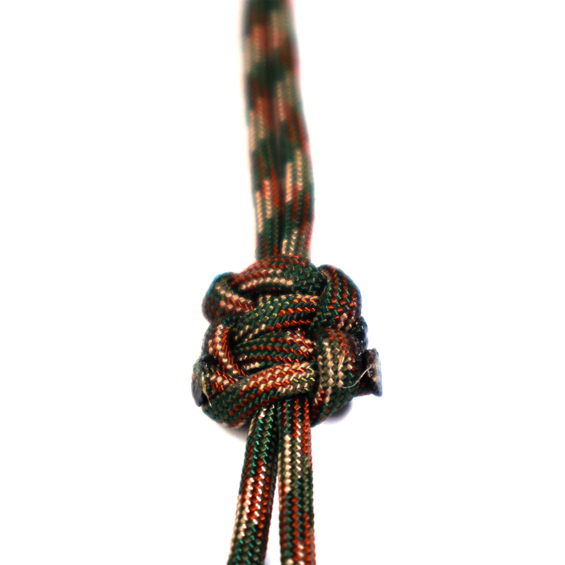 Hang Free Paracord "M" Camo Gear Zip Close Up
