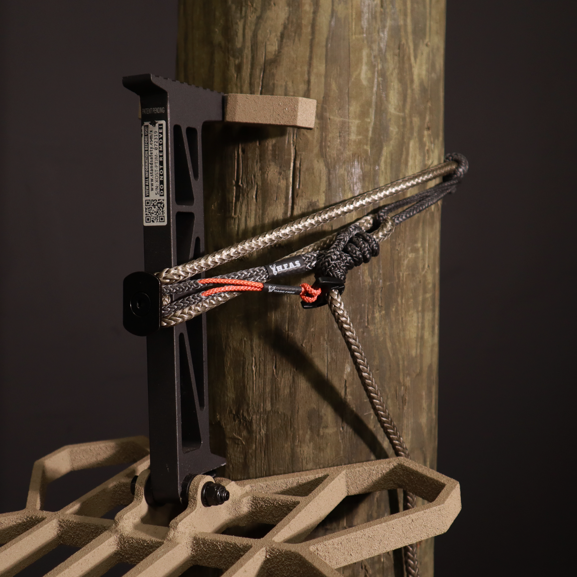 3/16 Full Bury Covert Hang Free® Attachment System Standard In Use