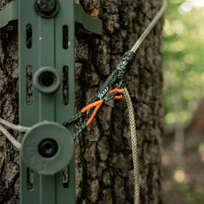 1/8 Full Bury Covert Hang Free® Attachment System In Use On Tree Close Up