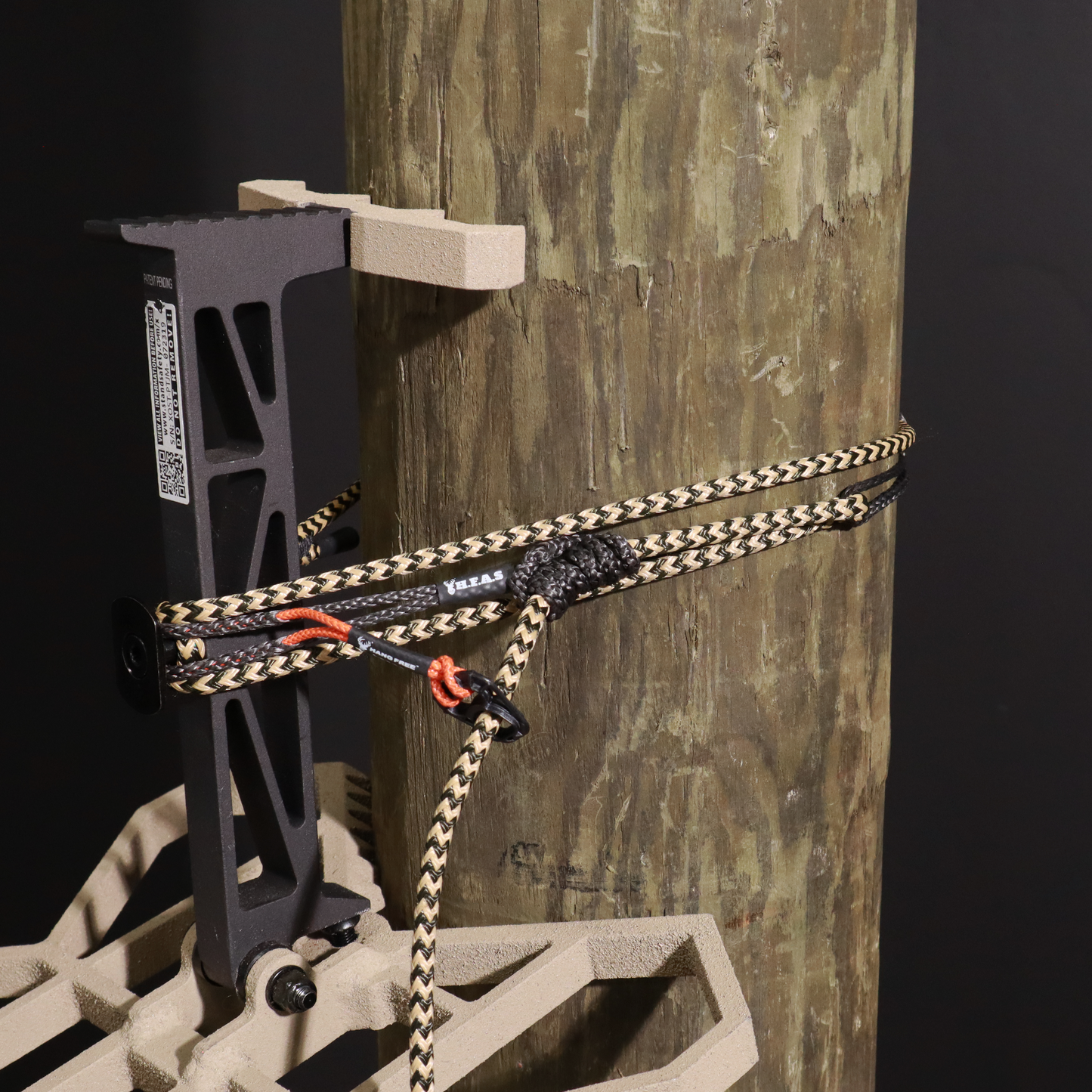 6mm Endura Hang Free® Attachment System Rope Truckers (H.F.A.S.R.T) Camo In Use On Tree