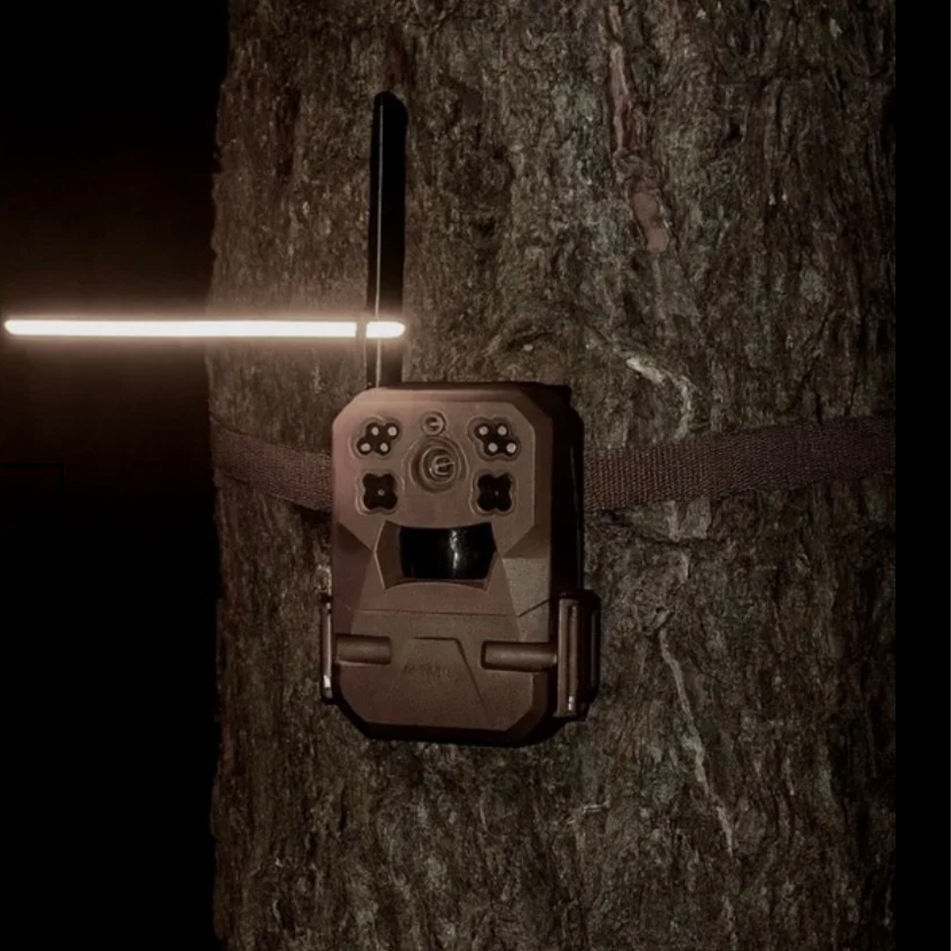 Reflective gear zips used to indicate cell cam location